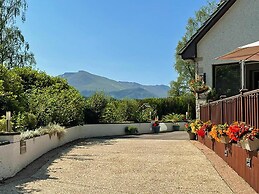 Highland Comfort With Mountain Views
