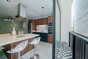 1 Br Condo with Rooftop Pool & Bar - IT