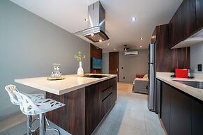 1 Br Condo with Rooftop Pool & Bar - IT