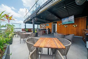 1 Br Condo with Rooftop Pool & Bar - IT