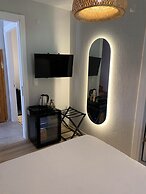 Loris Rooms
