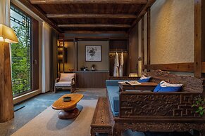 Fenghuang Yiquan River View B&B