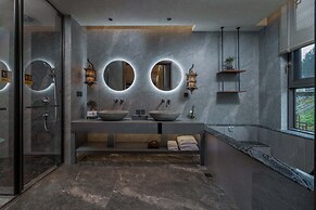 Fenghuang Yiquan River View B&B