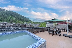 Fenghuang Yiquan River View B&B