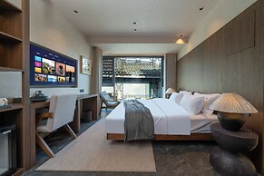 Fenghuang Yiquan River View B&B