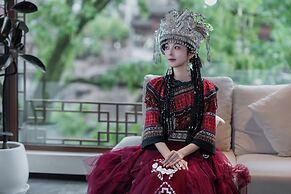 Fenghuang Yiquan River View B&B