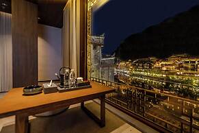 Fenghuang Yiquan River View B&B