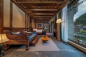 Fenghuang Yiquan River View B&B