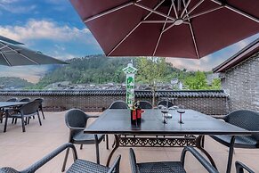 Fenghuang Yiquan River View B&B