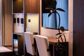 Fenghuang Yiquan River View B&B
