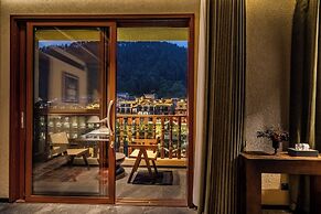 Fenghuang Yiquan River View B&B