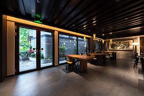 Fenghuang Yiquan River View B&B
