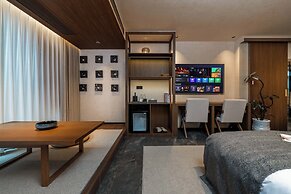 Fenghuang Yiquan River View B&B