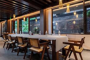 Fenghuang Yiquan River View B&B