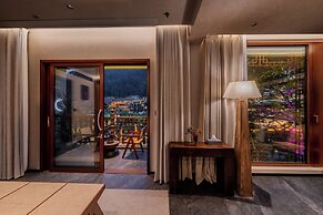 Fenghuang Yiquan River View B&B