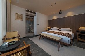Fenghuang Yiquan River View B&B