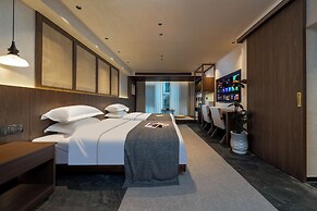 Fenghuang Yiquan River View B&B