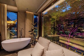 Fenghuang Yiquan River View B&B