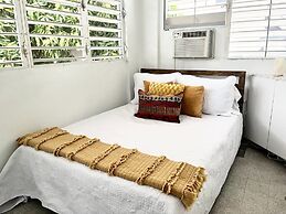 3BR 2BA Balconies Hip Lo za Beach Caf s
