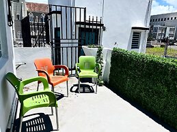 3BR 2BA Balconies Hip Lo za Beach Caf s