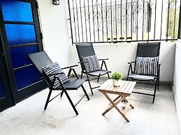 3BR 2BA Balconies Hip Lo za Beach Caf s