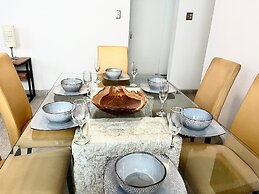3BR 2BA Balconies Hip Lo za Beach Caf s