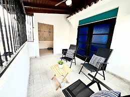 3BR 2BA Balconies Hip Lo za Beach Caf s
