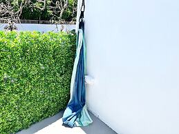 3BR 2BA Balconies Hip Lo za Beach Caf s