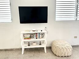 3BR 2BA Balconies Hip Lo za Beach Caf s