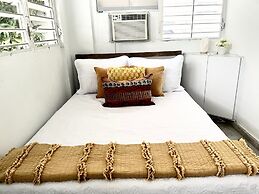 3BR 2BA Balconies Hip Lo za Beach Caf s