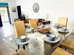 3BR 2BA Balconies Hip Lo za Beach Caf s