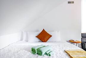 Prime Location Top Rated Clean Parking Free