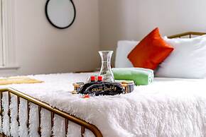 Prime Location Top Rated Clean Parking Free