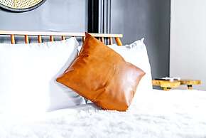 Prime Location Clean Top Rated Free Parking