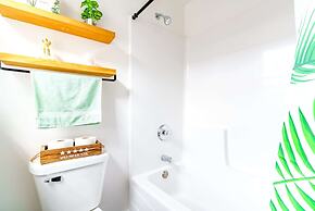 Prime Location Clean Top Rated Free Parking