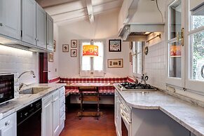 Farinata Apartment by Mamo Florence