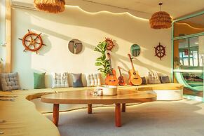 Hostel De Offlanders Rishikesh • Stay • Connect • Explore