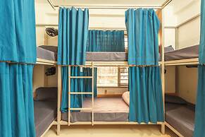Hostel De Offlanders Rishikesh • Stay • Connect • Explore