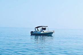Armonia Seaview Suites