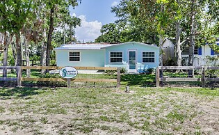 Walk to Pier & River: Dtwn Steinhatchee Escape!