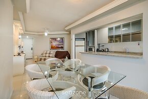 Sea View Apt w/ BBQ in Itapema Dnl0602