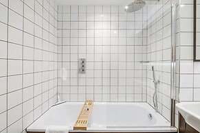 1 Bed Flat - Sleeps 3 - Parking