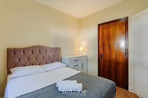 Spacious apt Winternal Fireplace in Gramado Avp105