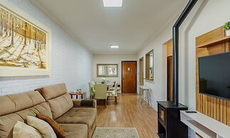 Spacious apt Winternal Fireplace in Gramado Avp105