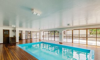 Units in Building With Swimming Pool in Gramado - MDC