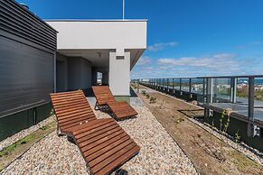 Horizon Sauna&Jacuzzi&Parking 3 by GA