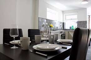 Green Corner House Sleeps 6 & Free Parking