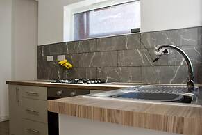 Green Corner House Sleeps 6 & Free Parking
