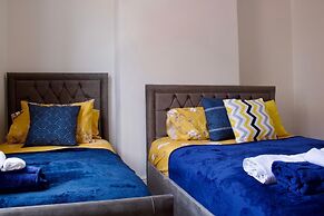 Green Corner House Sleeps 6 & Free Parking