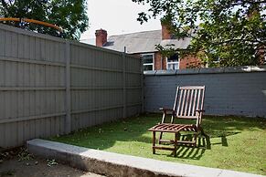 Green Corner House Sleeps 6 & Free Parking